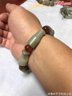 和田玉烟嘴手串油性好感兴趣的话给我留言吧!